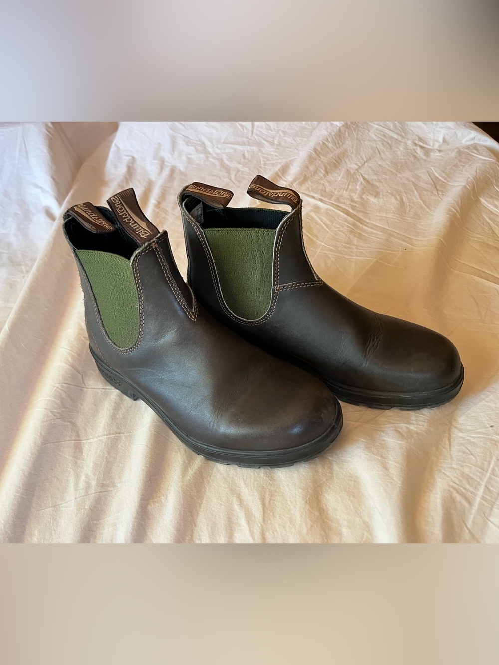 Blundstone Women’s Chelsea Work Boots in Dark Brown with Olive Elastic - Picture 2 of 7